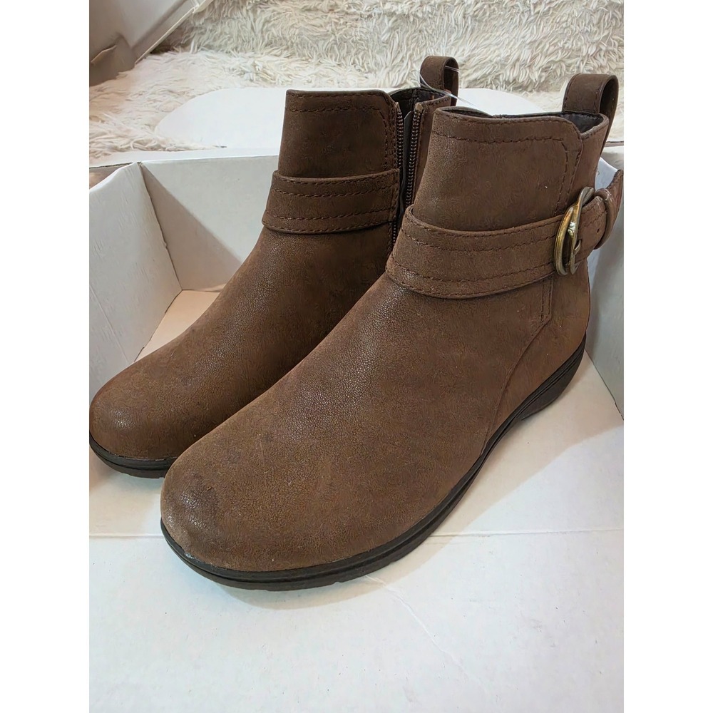 NWOB Forever Link Brown Faux Leather Buckle Ankle Booties - Women's 7 Note Scuff